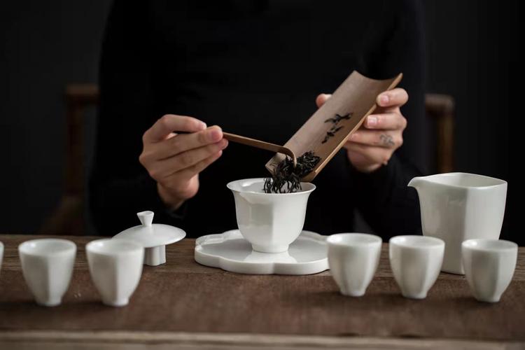 公司经营范围包括:一般项目:日用陶瓷制品制造;工艺美术品及礼仪用品